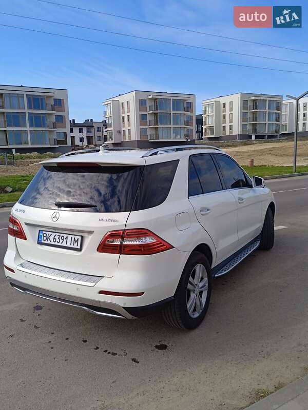 Позашляховик / Кросовер Mercedes-Benz M-Class 2011 в Рівному