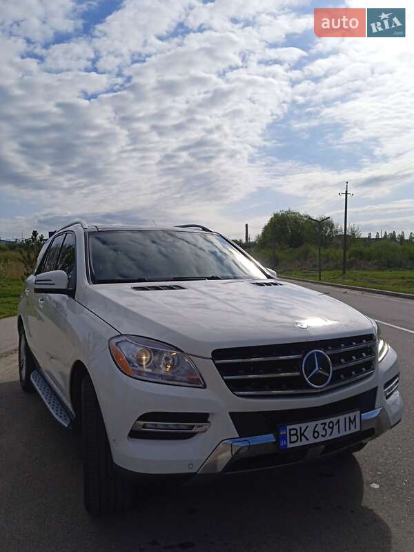 Позашляховик / Кросовер Mercedes-Benz M-Class 2011 в Рівному