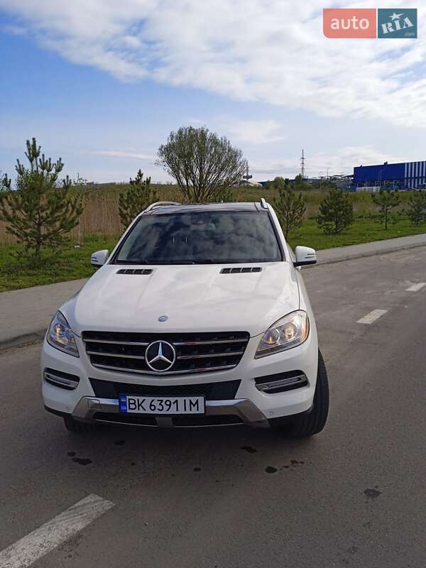 Позашляховик / Кросовер Mercedes-Benz M-Class 2011 в Рівному