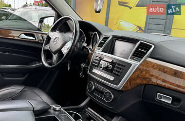Внедорожник / Кроссовер Mercedes-Benz M-Class 2011 в 