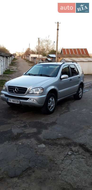 Внедорожник / Кроссовер Mercedes-Benz M-Class 2004 в Черновцах