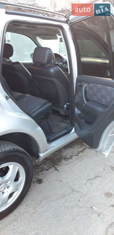 Внедорожник / Кроссовер Mercedes-Benz M-Class 2004 в Черновцах