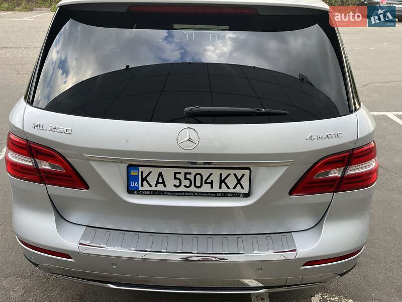 Позашляховик / Кросовер Mercedes-Benz M-Class 2013 в Києві