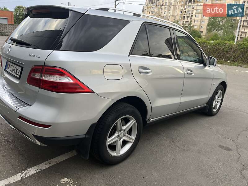 Позашляховик / Кросовер Mercedes-Benz M-Class 2013 в Києві