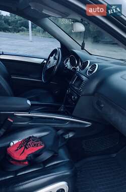Позашляховик / Кросовер Mercedes-Benz M-Class 2006 в 