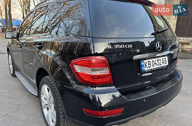 Внедорожник / Кроссовер Mercedes-Benz M-Class 2010 в 