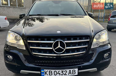 Внедорожник / Кроссовер Mercedes-Benz M-Class 2010 в 