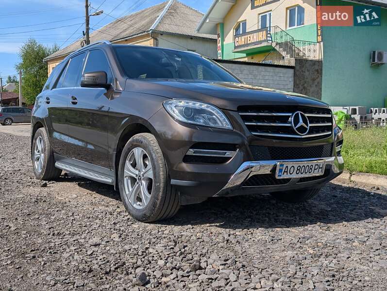 Позашляховик / Кросовер Mercedes-Benz M-Class 2013 в Сваляві