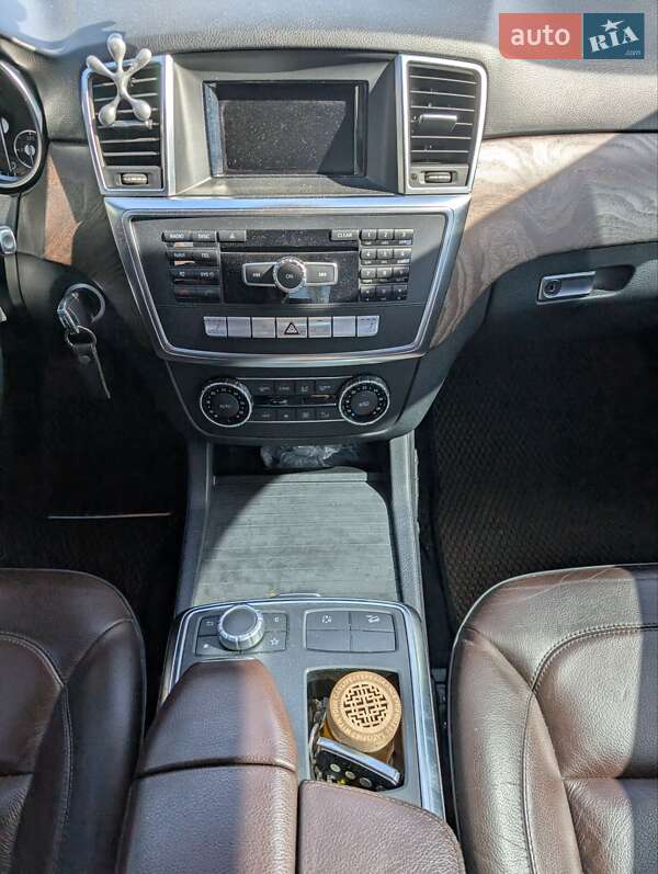 Позашляховик / Кросовер Mercedes-Benz M-Class 2013 в Сваляві