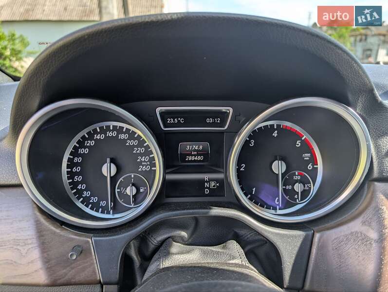 Позашляховик / Кросовер Mercedes-Benz M-Class 2013 в Сваляві