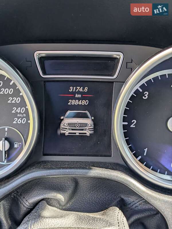 Позашляховик / Кросовер Mercedes-Benz M-Class 2013 в Сваляві