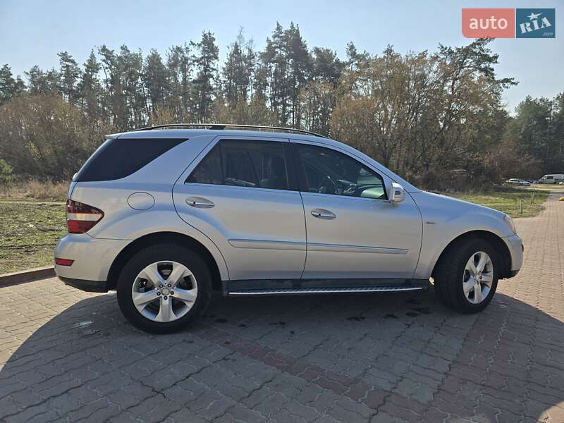 Позашляховик / Кросовер Mercedes-Benz M-Class 2010 в Обухові
