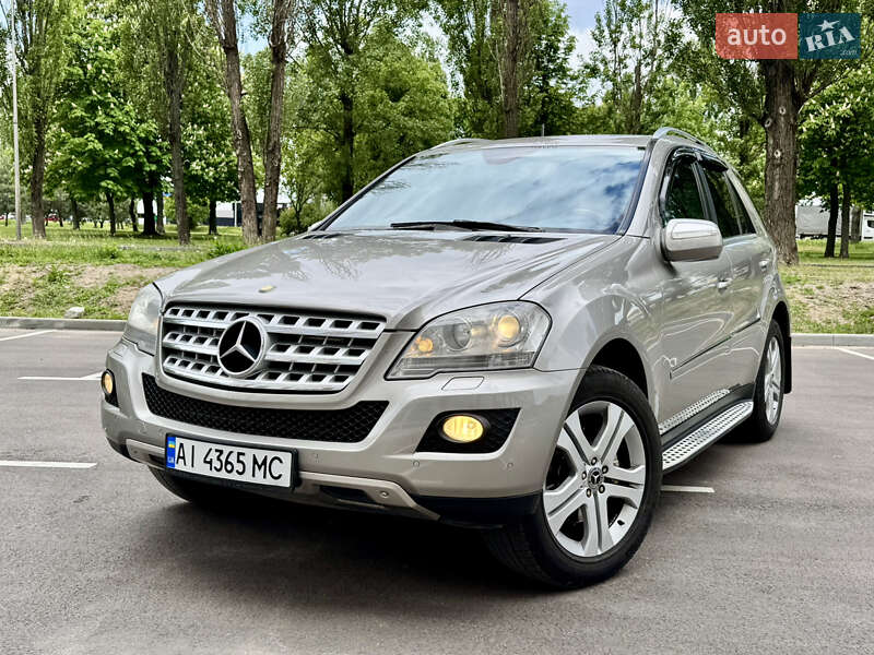 Позашляховик / Кросовер Mercedes-Benz M-Class 2009 в 