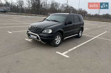 Позашляховик / Кросовер Mercedes-Benz M-Class 2001 в 