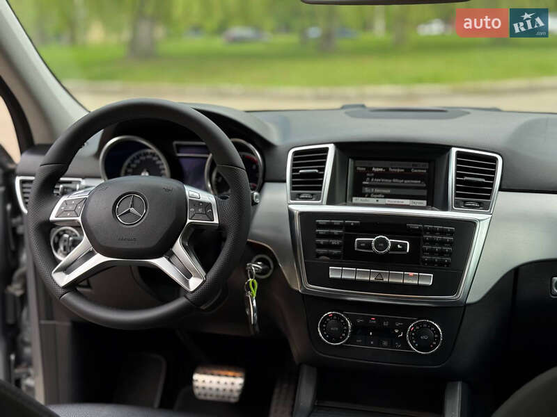 Внедорожник / Кроссовер Mercedes-Benz M-Class 2014 в Калуше