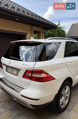 Внедорожник / Кроссовер Mercedes-Benz M-Class 2015 в 