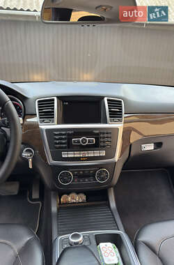 Внедорожник / Кроссовер Mercedes-Benz M-Class 2015 в 