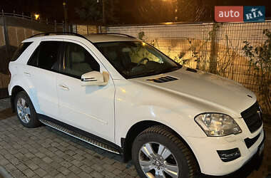 Внедорожник / Кроссовер Mercedes-Benz M-Class 2010 в 