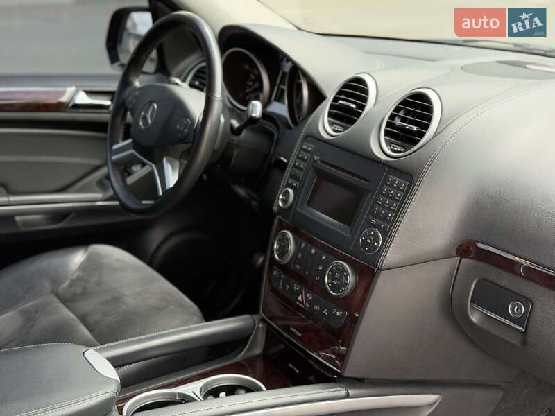 Внедорожник / Кроссовер Mercedes-Benz M-Class 2010 в Днепре