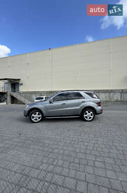 Позашляховик / Кросовер Mercedes-Benz M-Class 2011 в 