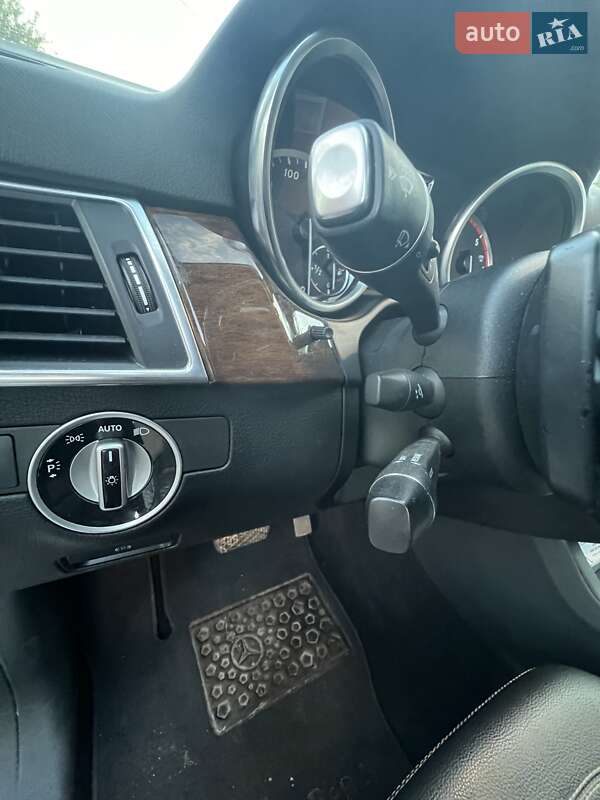 Внедорожник / Кроссовер Mercedes-Benz M-Class 2011 в Ровно