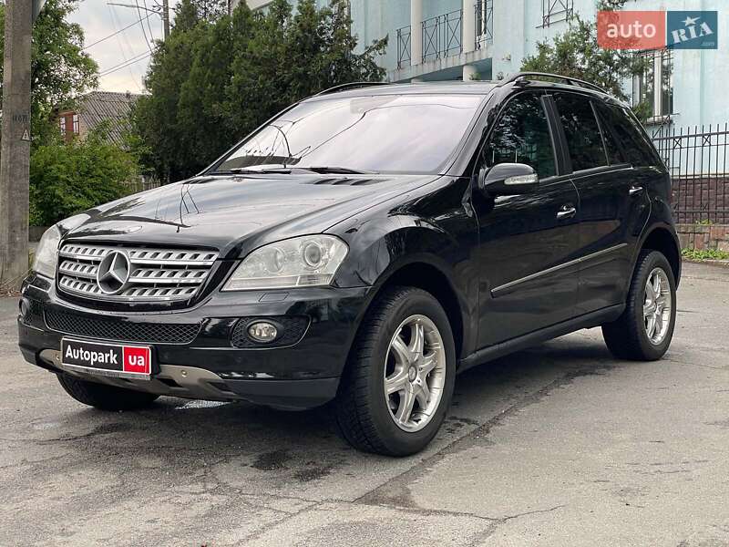 Mercedes-Benz M-Class 2005