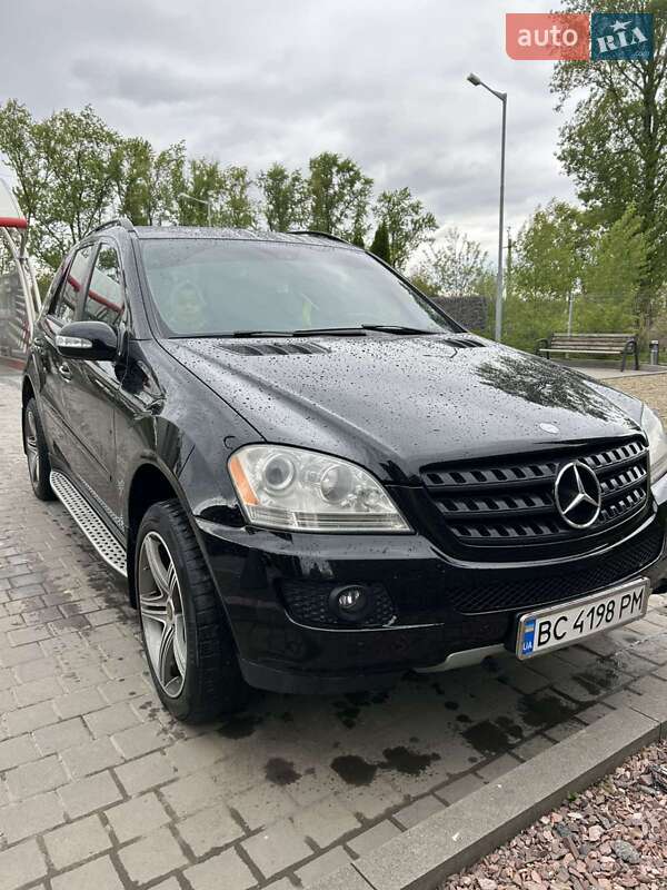 Внедорожник / Кроссовер Mercedes-Benz M-Class 2005 в 