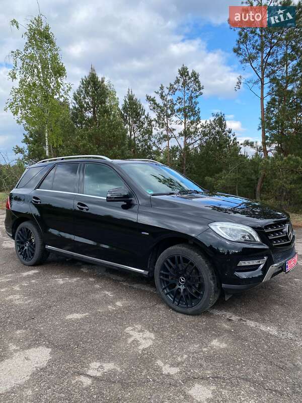 Внедорожник / Кроссовер Mercedes-Benz M-Class 2012 в 
