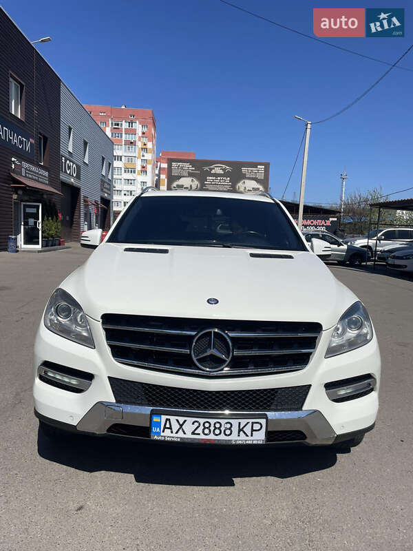 Позашляховик / Кросовер Mercedes-Benz M-Class 2011 в 