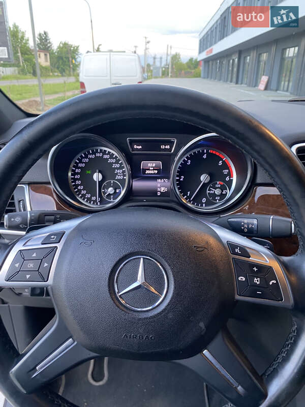 Внедорожник / Кроссовер Mercedes-Benz M-Class 2014 в Ужгороде