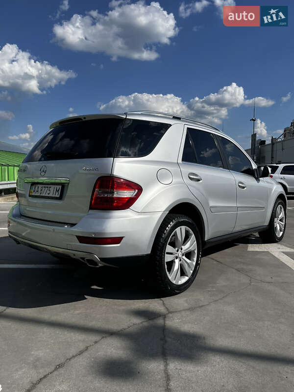 Позашляховик / Кросовер Mercedes-Benz M-Class 2010 в Києві