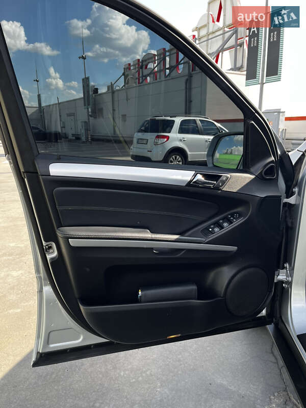 Позашляховик / Кросовер Mercedes-Benz M-Class 2010 в Києві