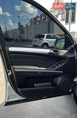 Внедорожник / Кроссовер Mercedes-Benz M-Class 2010 в 