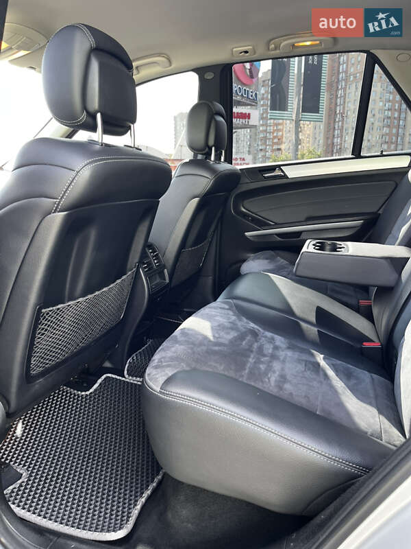 Позашляховик / Кросовер Mercedes-Benz M-Class 2010 в Києві