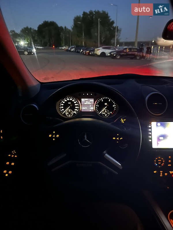 Позашляховик / Кросовер Mercedes-Benz M-Class 2010 в Києві