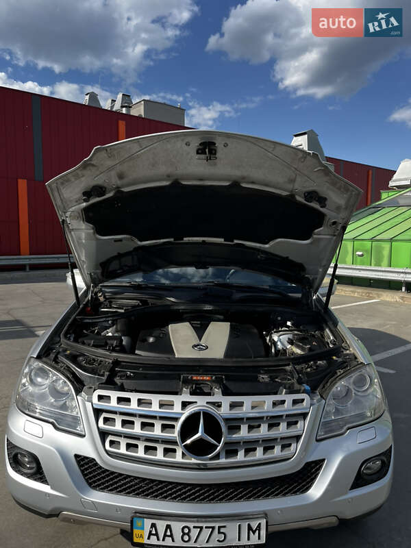 Позашляховик / Кросовер Mercedes-Benz M-Class 2010 в Києві