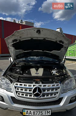 Внедорожник / Кроссовер Mercedes-Benz M-Class 2010 в 