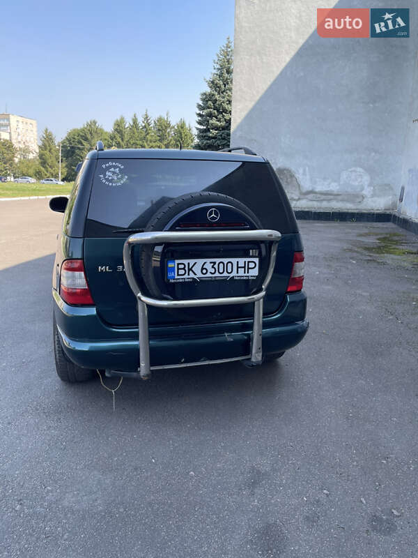 Позашляховик / Кросовер Mercedes-Benz M-Class 1997 в 