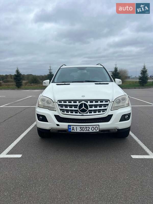 Внедорожник / Кроссовер Mercedes-Benz M-Class 2010 в 