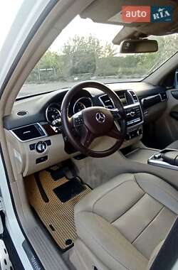 Внедорожник / Кроссовер Mercedes-Benz M-Class 2013 в 