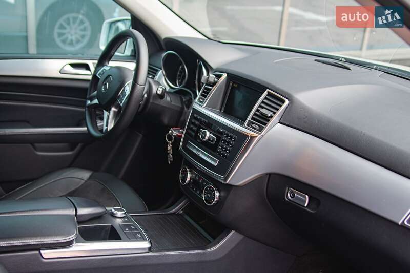 Внедорожник / Кроссовер Mercedes-Benz M-Class 2012 в Киеве