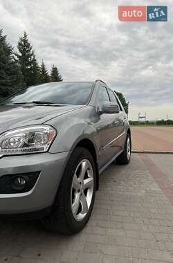 Внедорожник / Кроссовер Mercedes-Benz M-Class 2011 в 