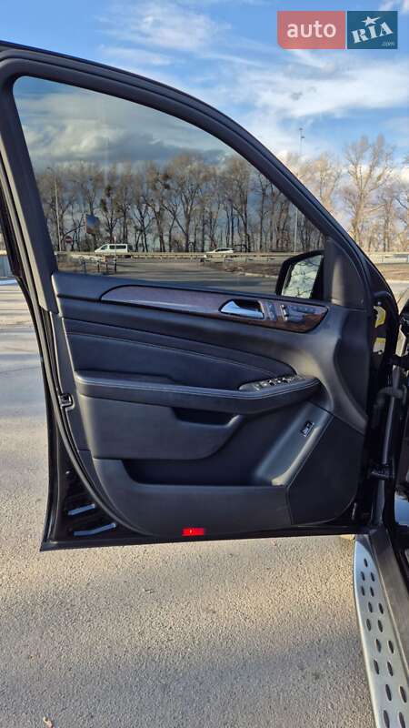 Внедорожник / Кроссовер Mercedes-Benz M-Class 2011 в Полтаве