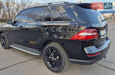 Внедорожник / Кроссовер Mercedes-Benz M-Class 2011 в 