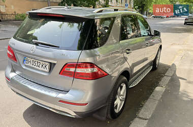 Позашляховик / Кросовер Mercedes-Benz M-Class 2012 в 