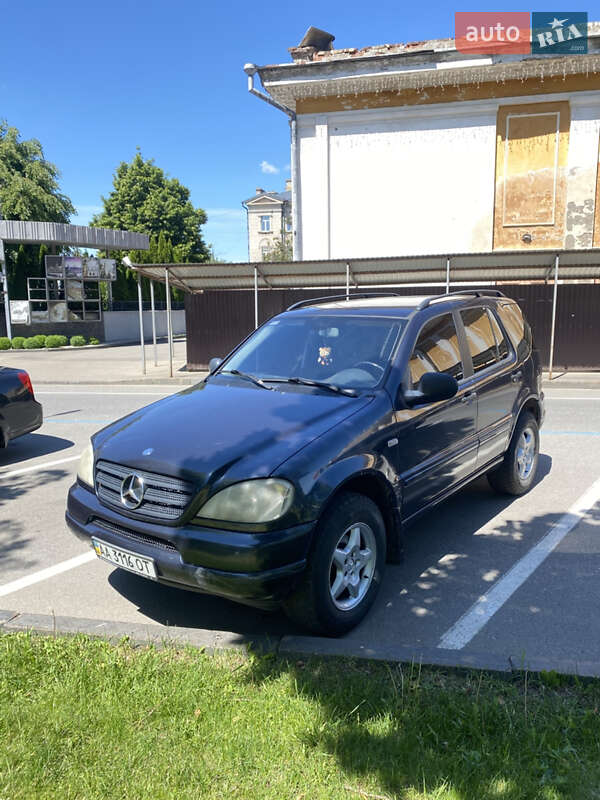 Внедорожник / Кроссовер Mercedes-Benz M-Class 2000 в 