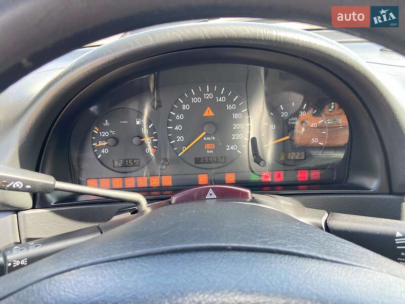 Внедорожник / Кроссовер Mercedes-Benz M-Class 2002 в Киеве