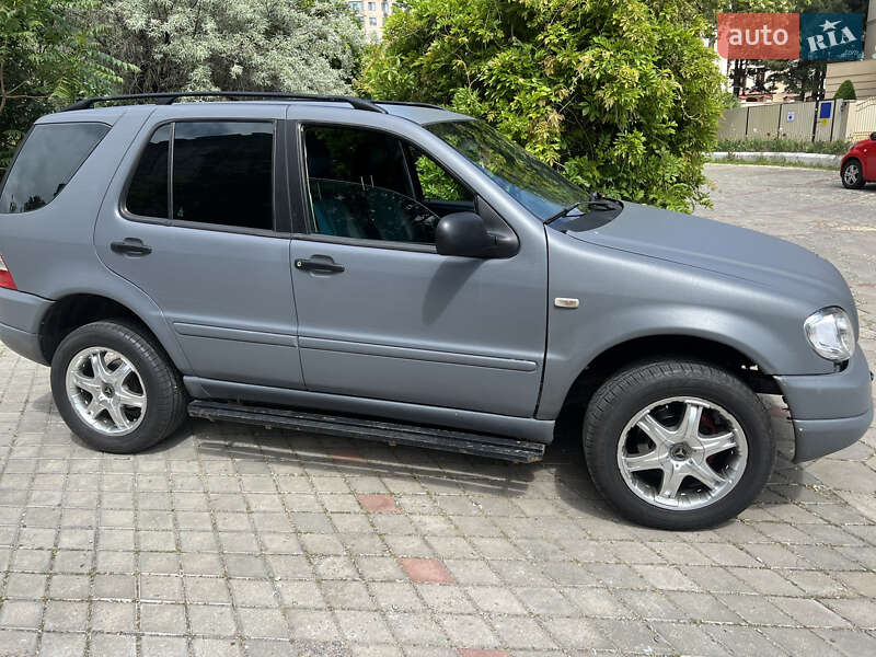 Внедорожник / Кроссовер Mercedes-Benz M-Class 2001 в Одессе