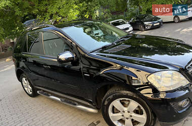 Позашляховик / Кросовер Mercedes-Benz M-Class 2010 в 