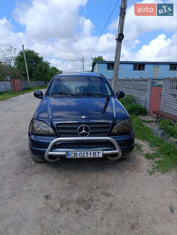 Позашляховик / Кросовер Mercedes-Benz M-Class 1998 в 